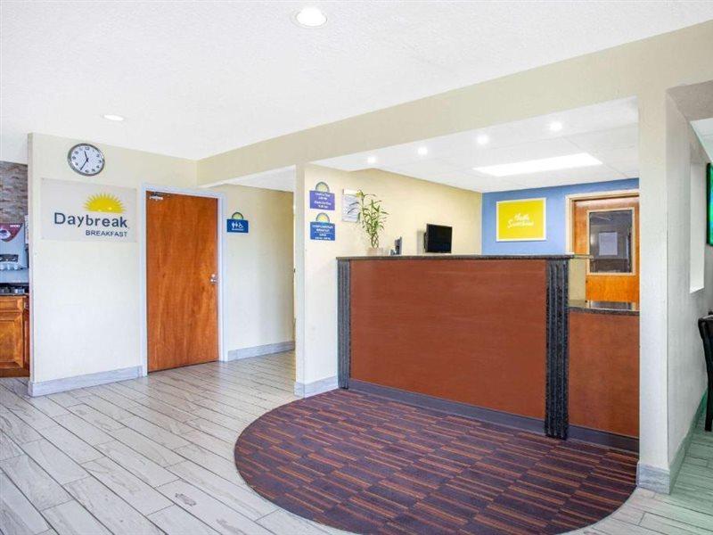 Days Inn By Wyndham Lancaster Pa Dutch Country Ronks Exterior photo