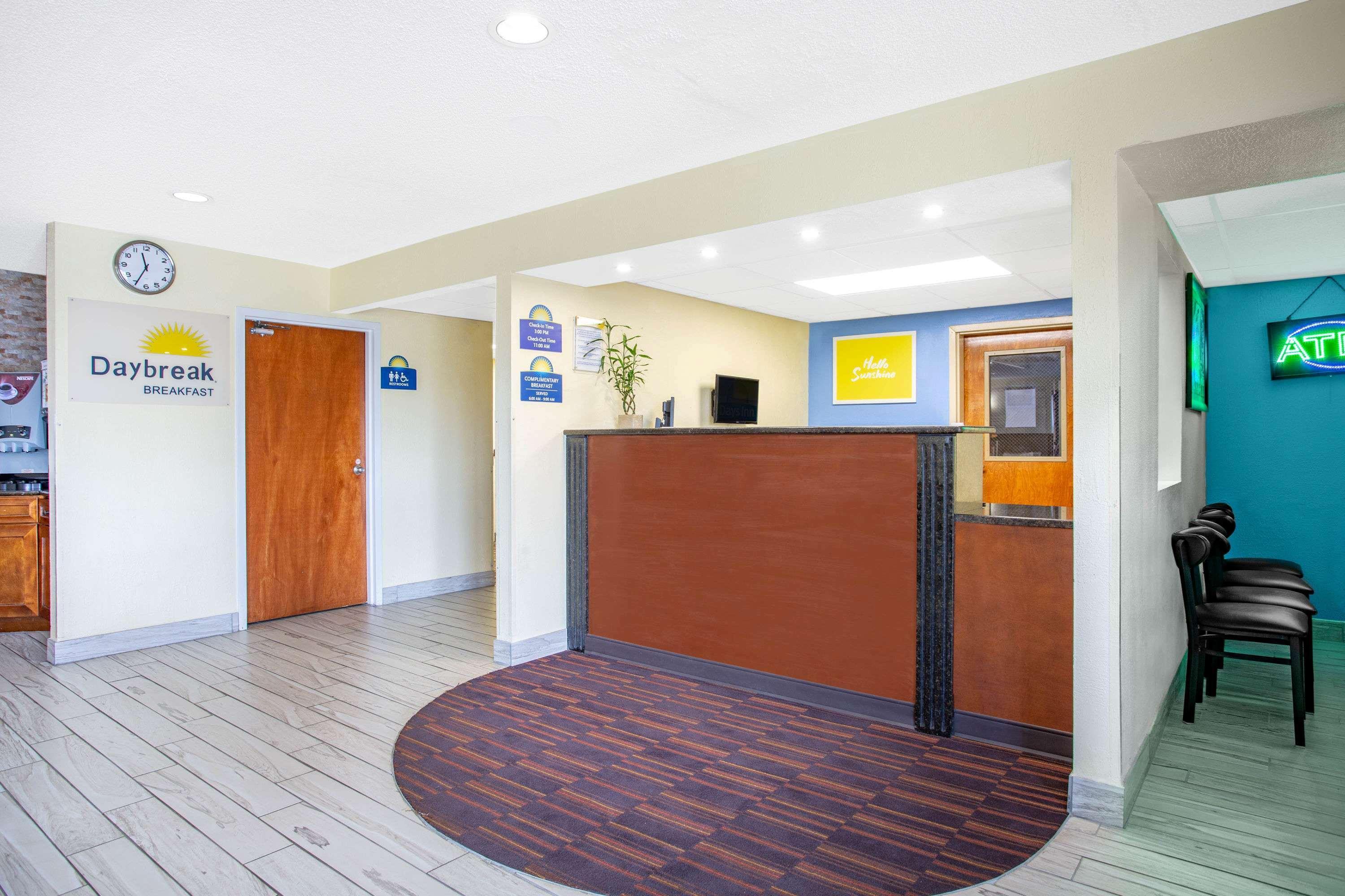 Days Inn By Wyndham Lancaster Pa Dutch Country Ronks Exterior photo